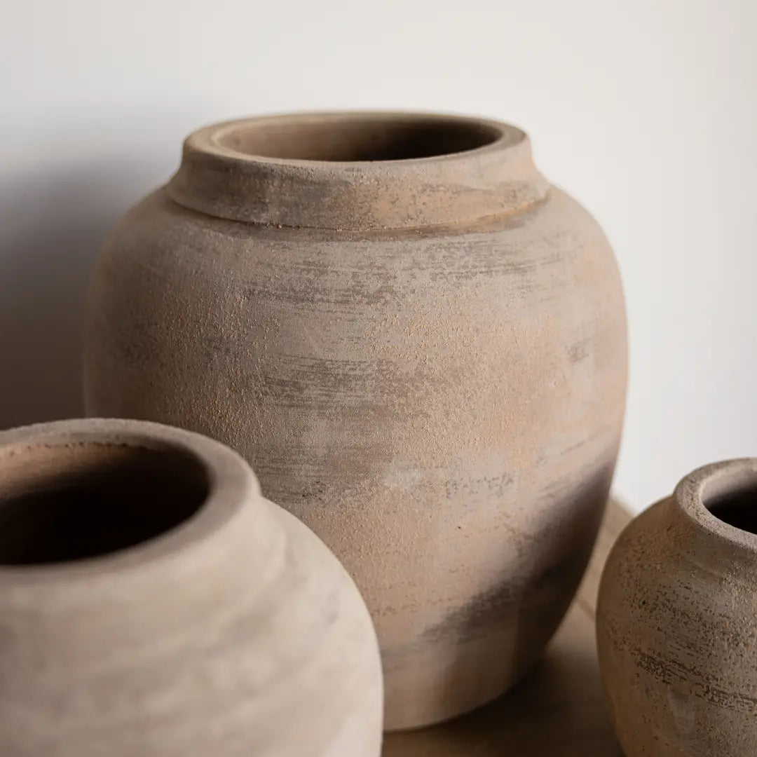 ROUND VASE