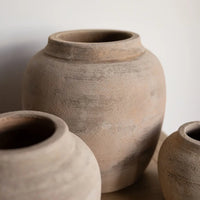 ROUND VASE